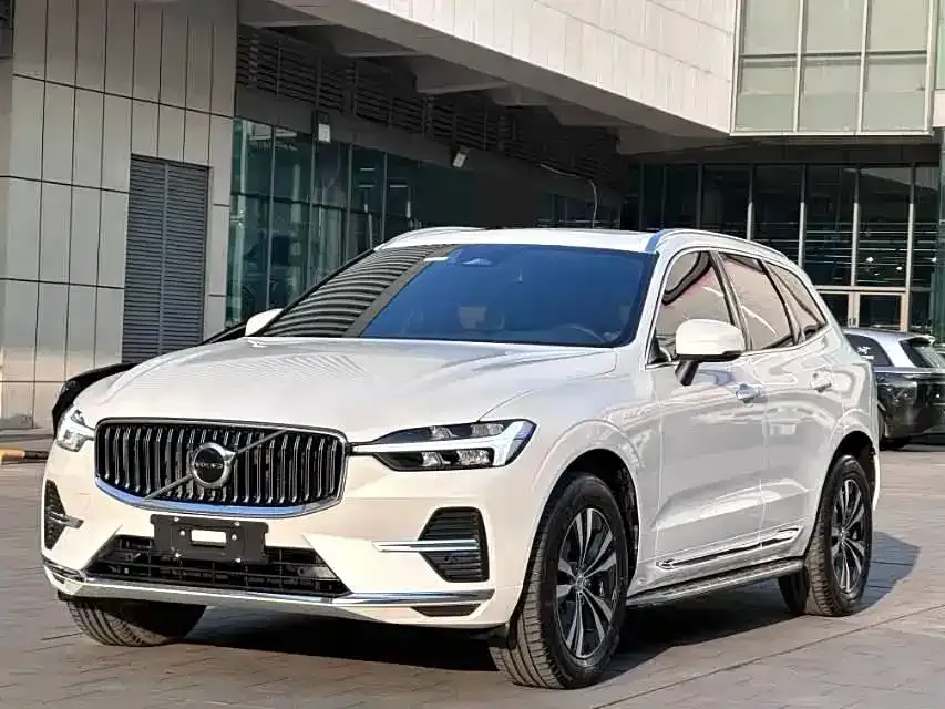 Volvo XC60 — фото 1