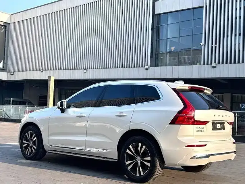 Volvo XC60 — фото 7
