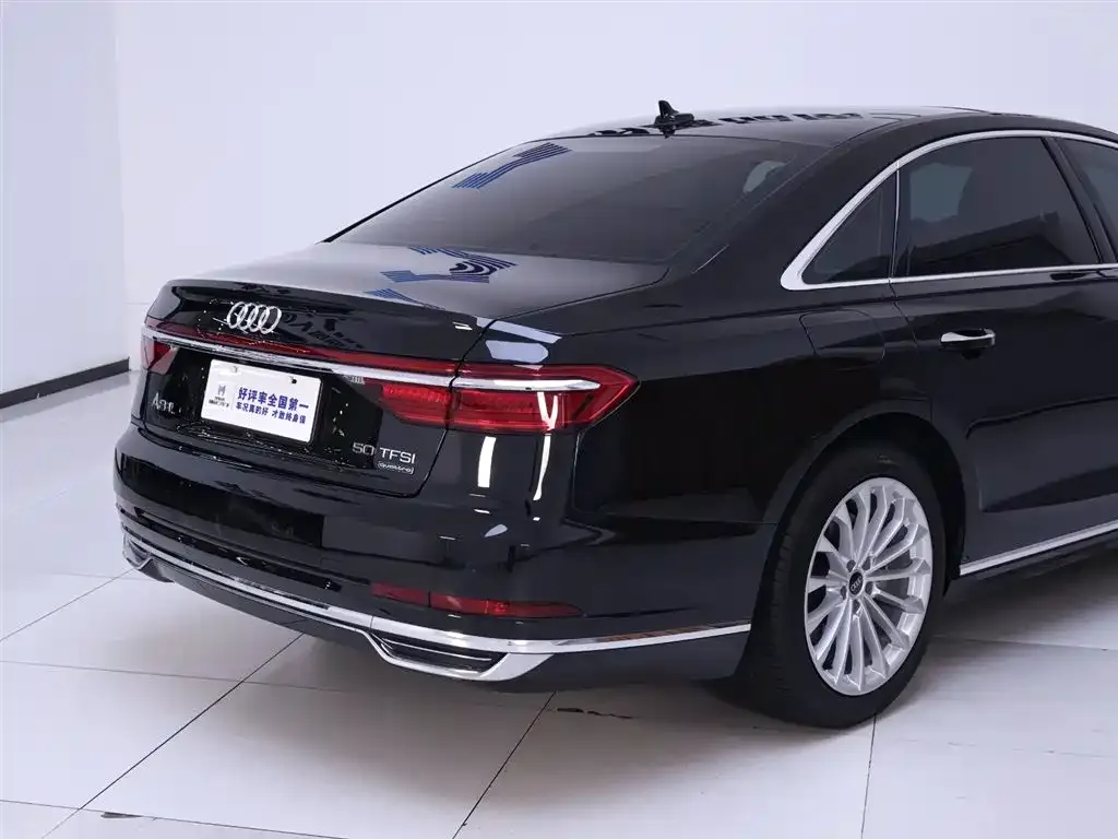 Audi A8 — фото 10