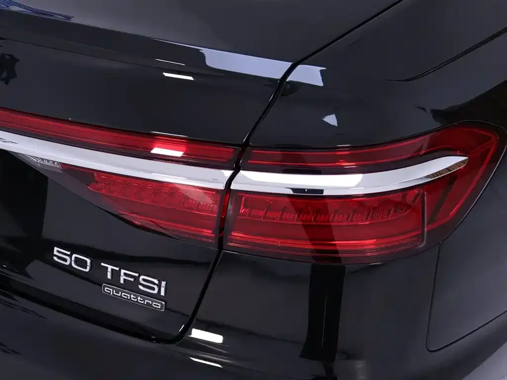 Audi A8 — фото 3