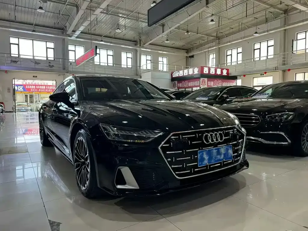 Audi A7L — фото 1