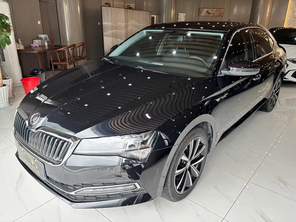 Skoda Superb — фото 1