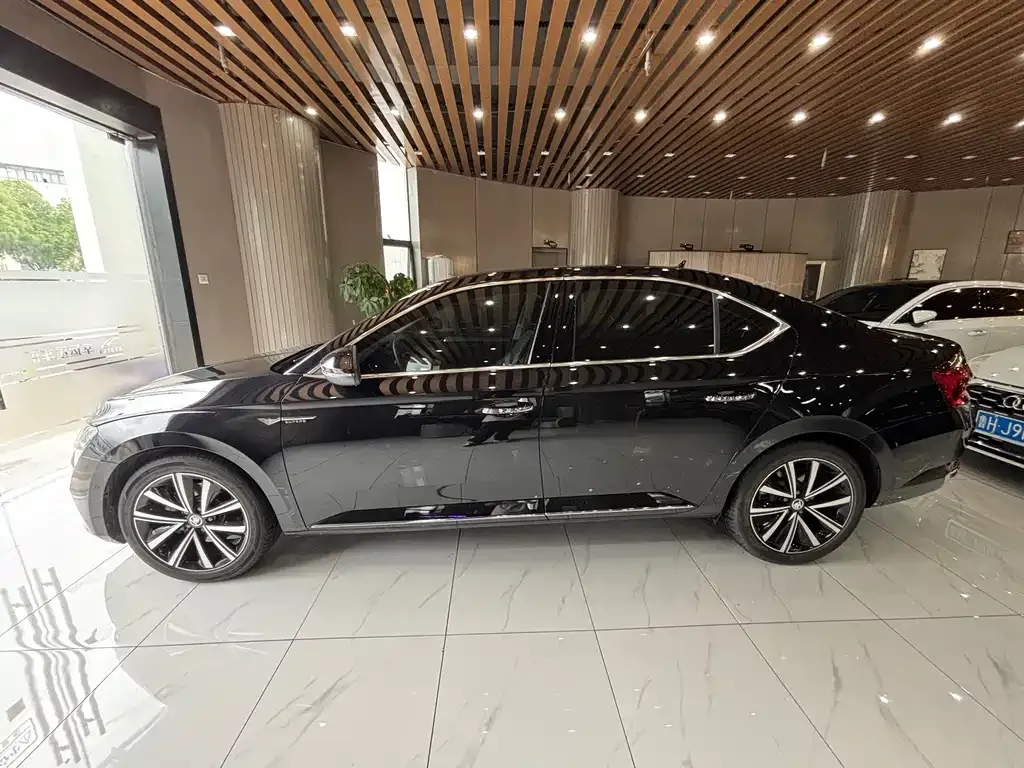 Skoda Superb — фото 7