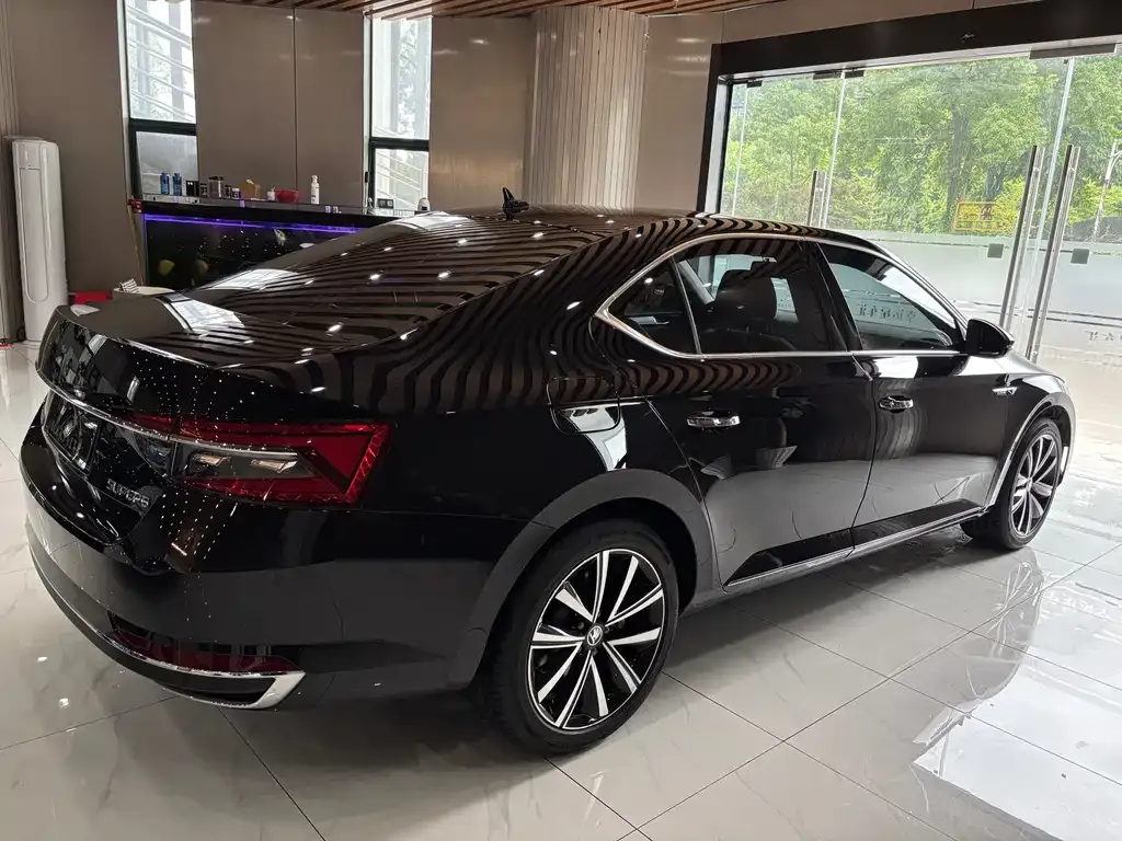 Skoda Superb — фото 5