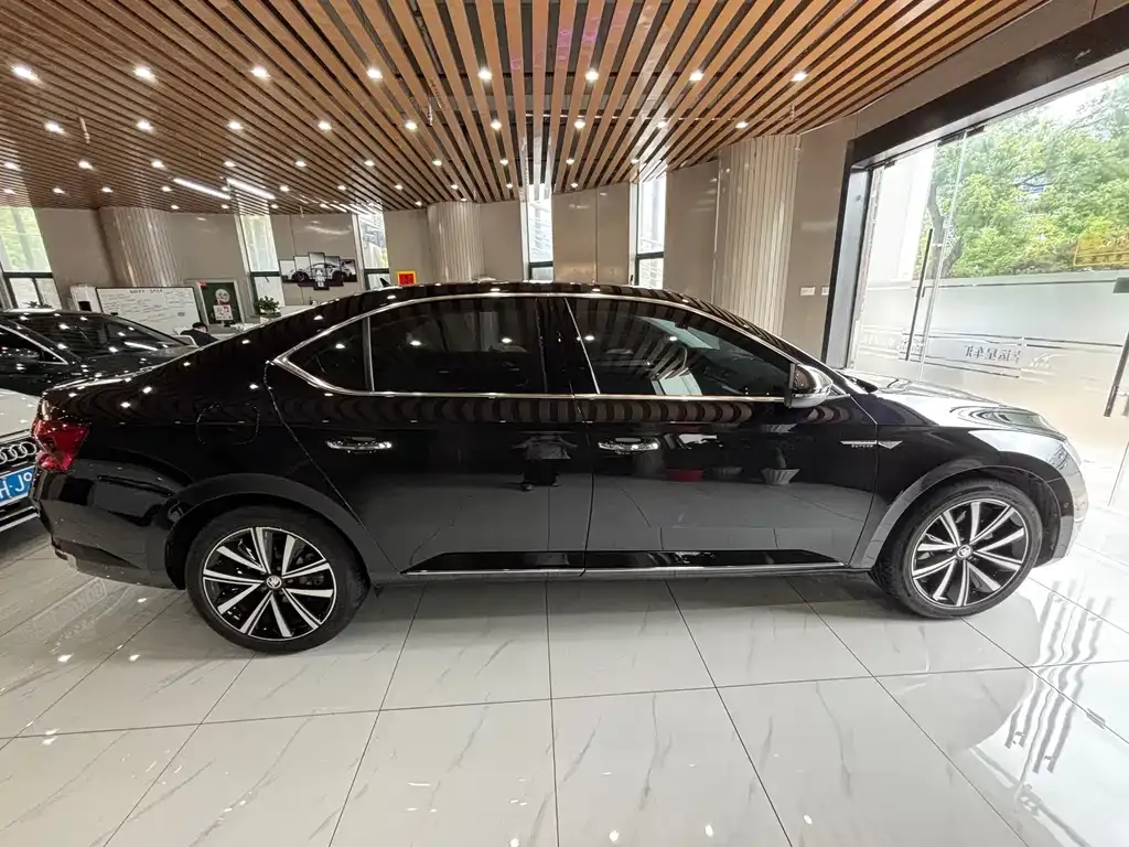 Skoda Superb — фото 3