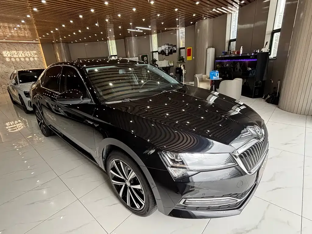 Skoda Superb — фото 6