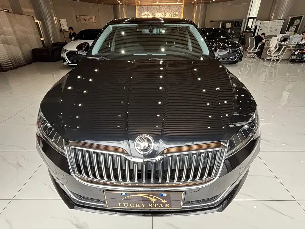 Skoda Superb — фото 9