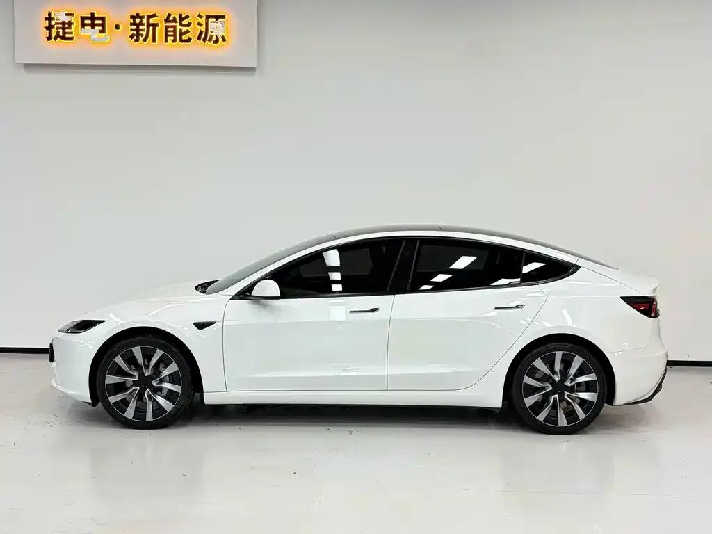 Tesla Model 3 — фото 7