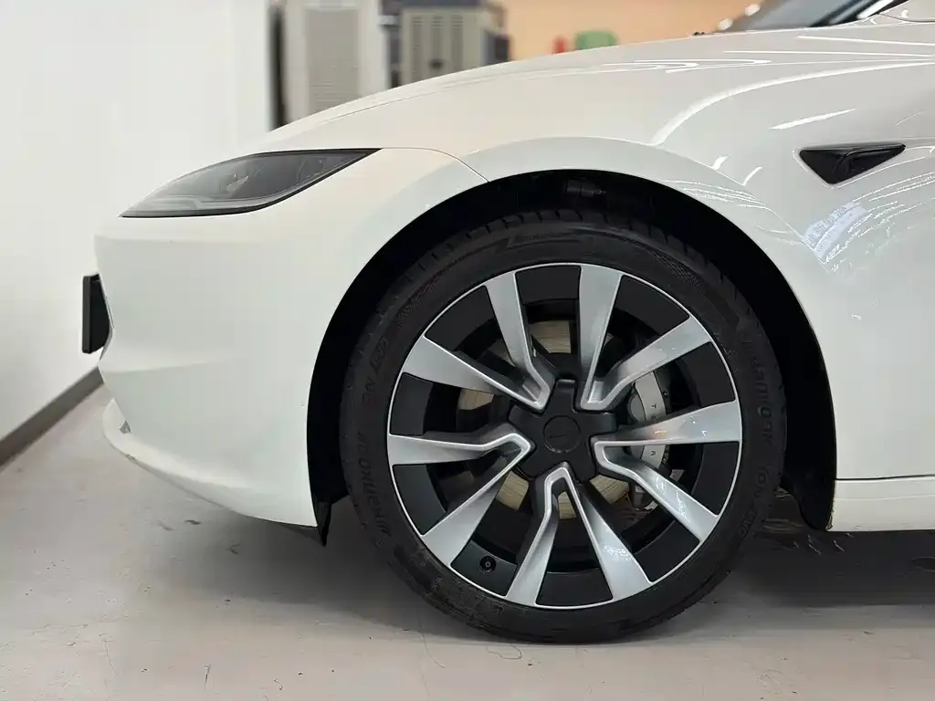 Tesla Model 3 — фото 6