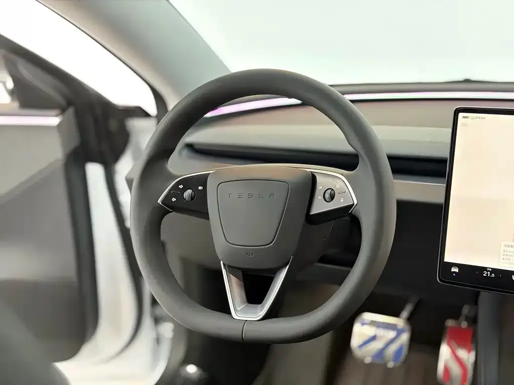 Tesla Model 3 — фото 2