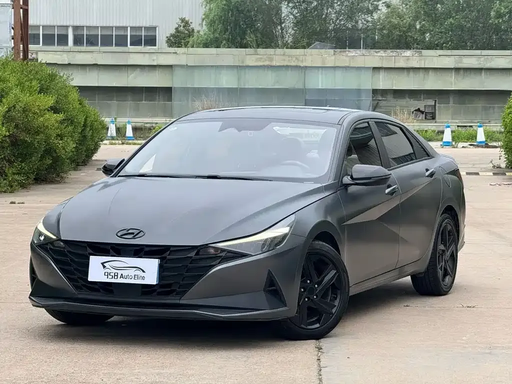 Hyundai Elantra — фото 1