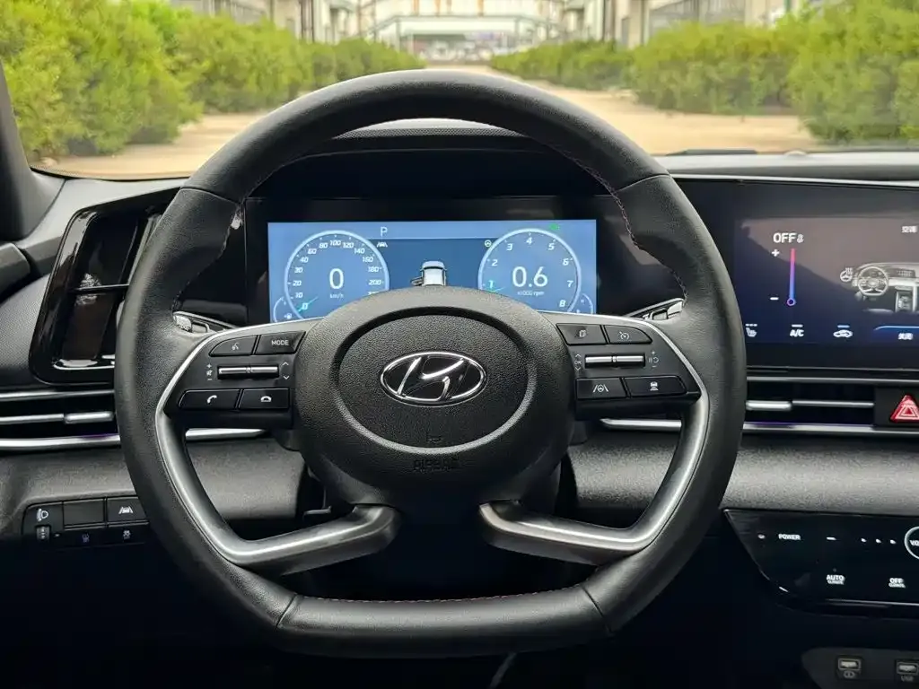Hyundai Elantra — фото 6