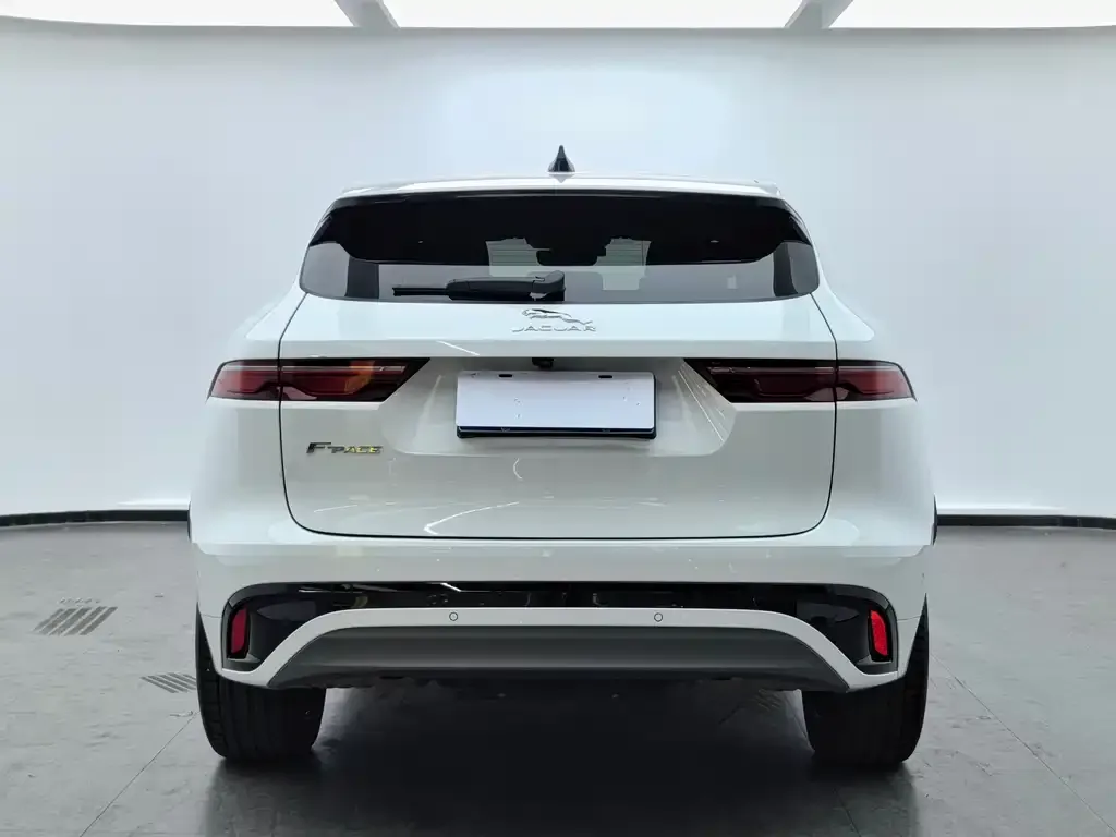Jaguar F-PACE — фото 6