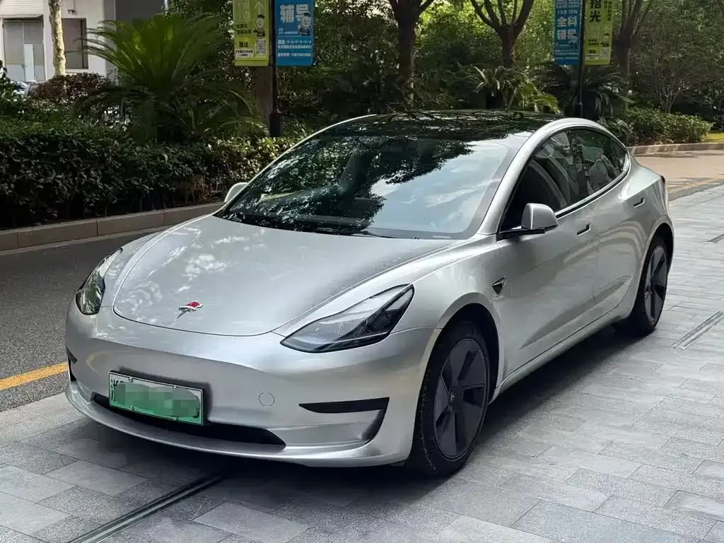 Tesla Model 3 — фото 1