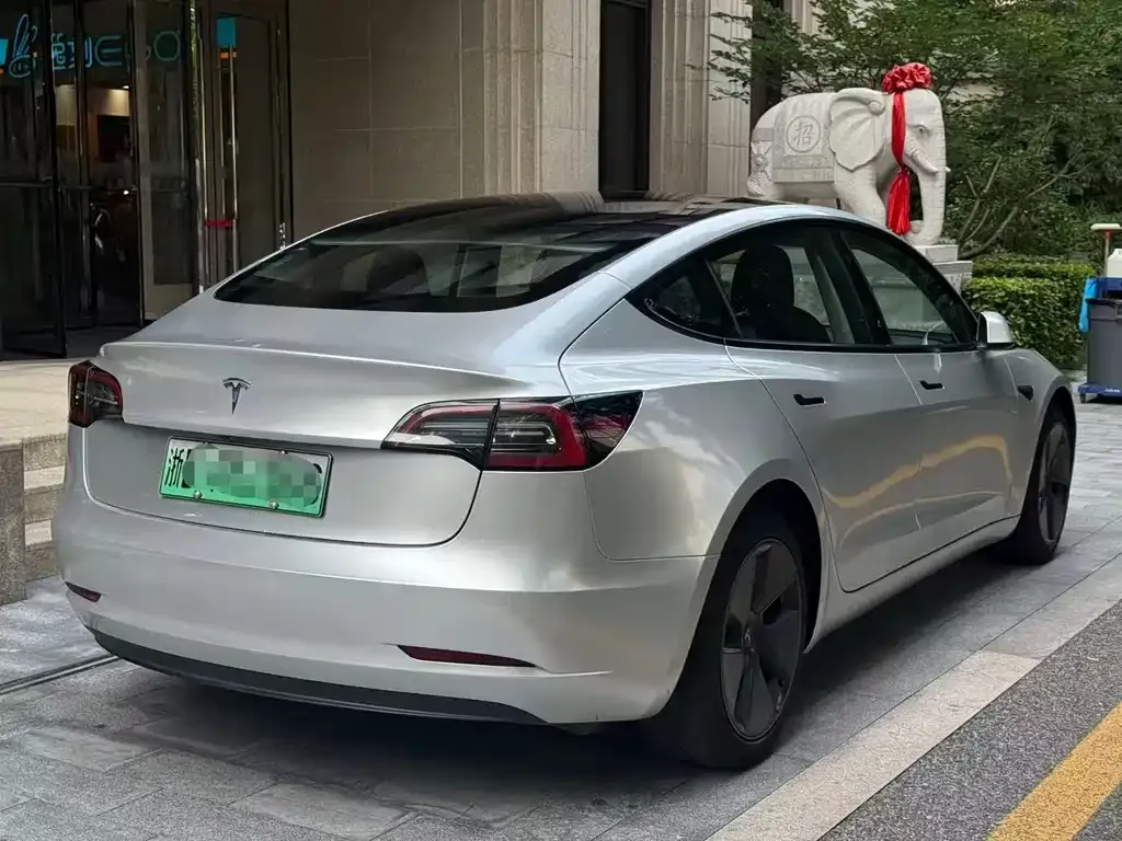Tesla Model 3 — фото 5