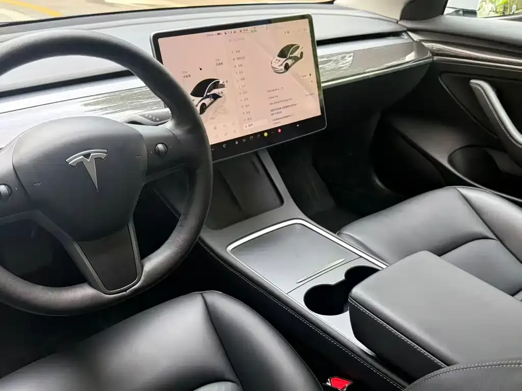 Tesla Model 3 — фото 7