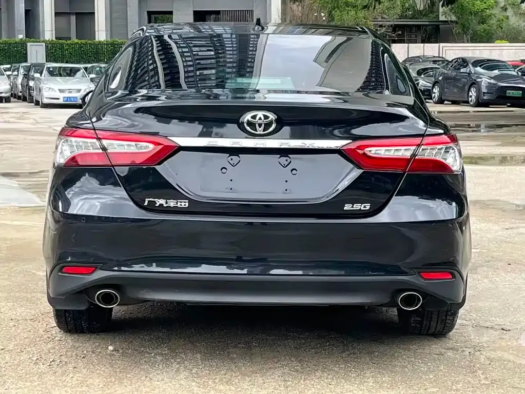 Toyota Camry — фото 3
