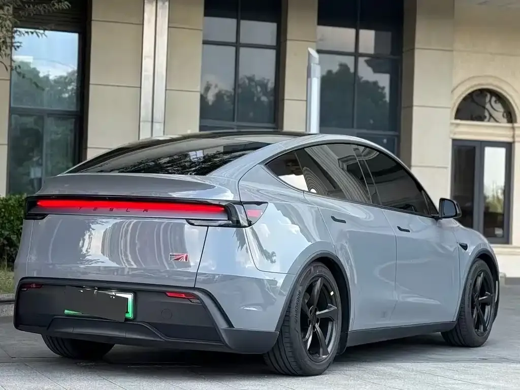 Tesla Model Y — фото 5
