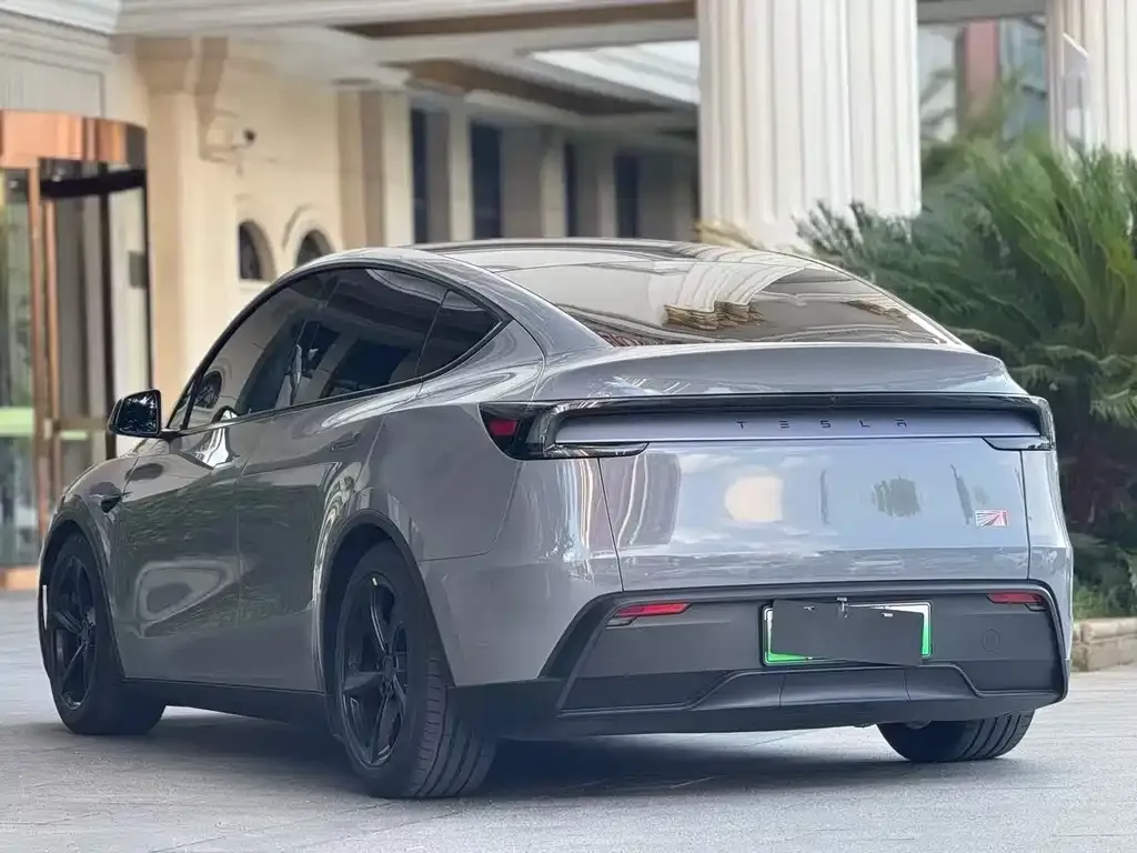 Tesla Model Y — фото 4