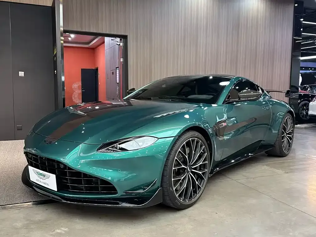 Aston Martin V8 Vantage — фото 1
