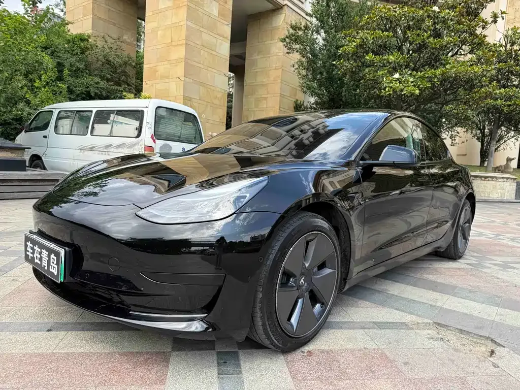 Tesla Model 3 — фото 1