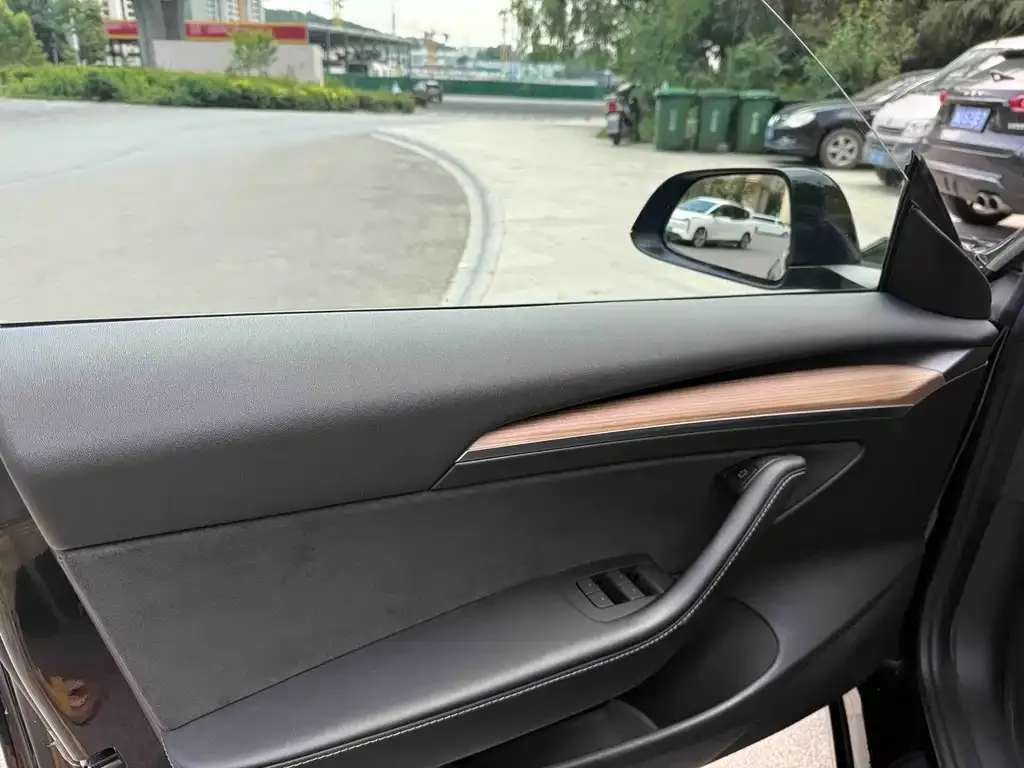 Tesla Model 3 — фото 2
