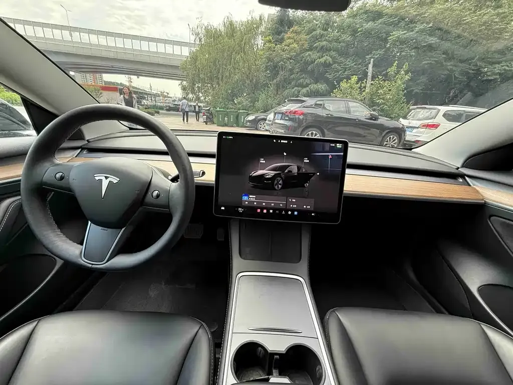 Tesla Model 3 — фото 7