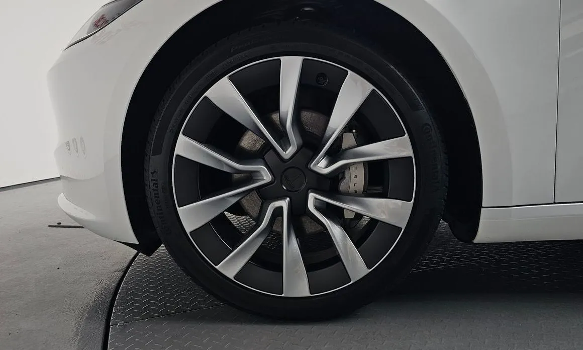 Tesla Model 3 — фото 6