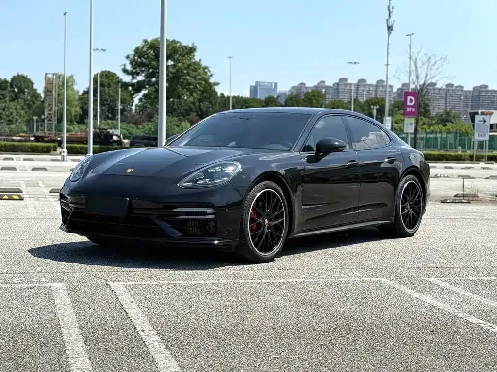 Porsche Panamera — фото 1