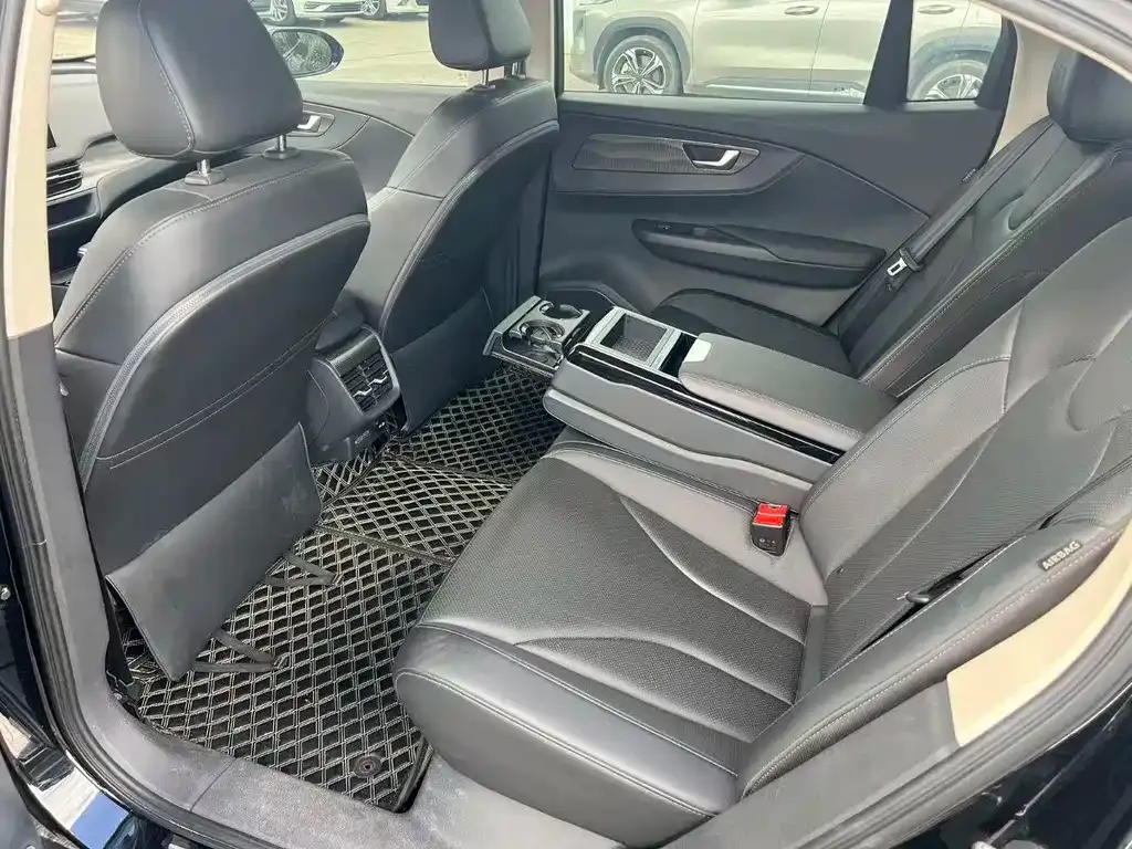 Hongqi E-QM5 2023 из CN, фото 10