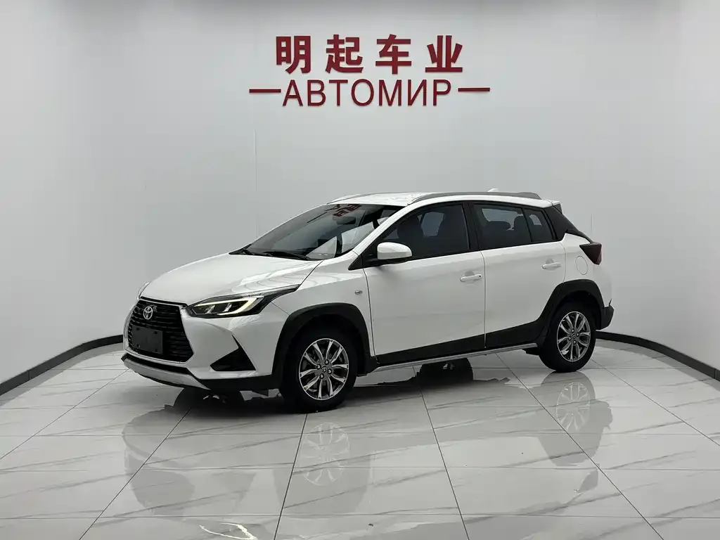 Toyota Yaris L — фото 1