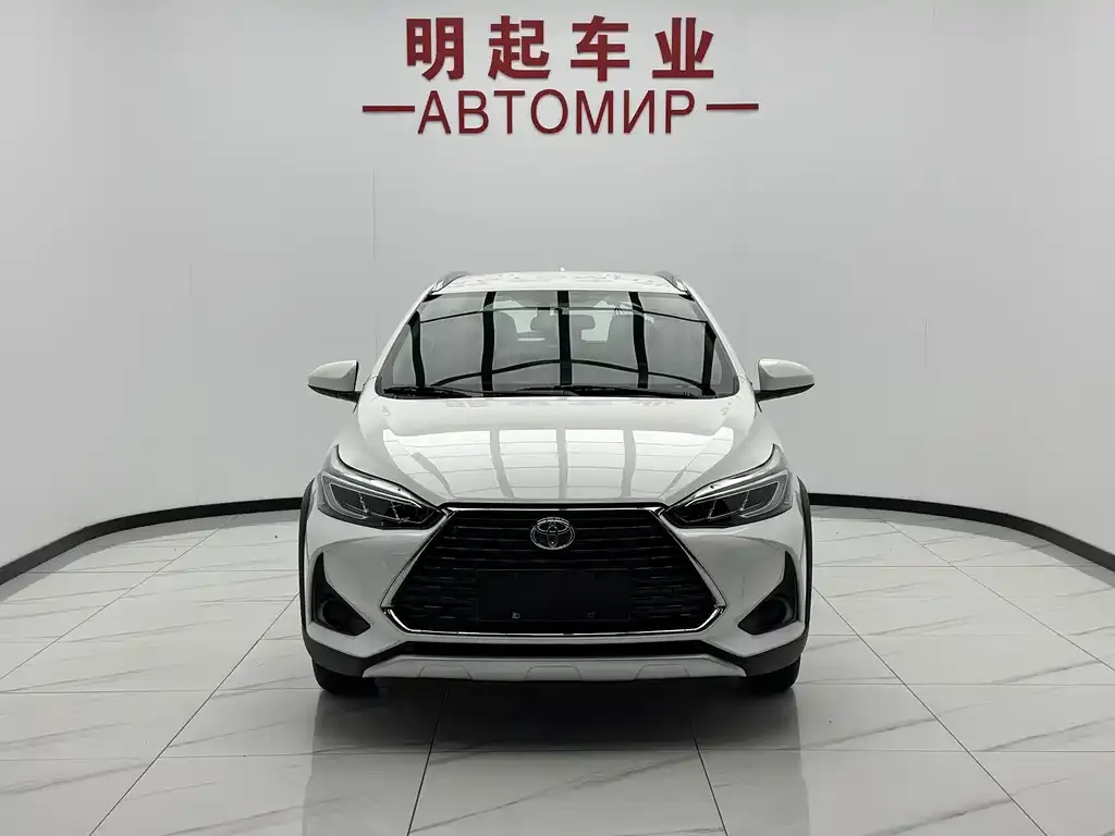 Toyota Yaris L — фото 7