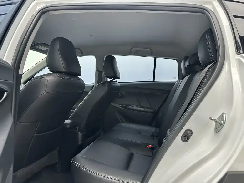 Toyota Yaris L — фото 5