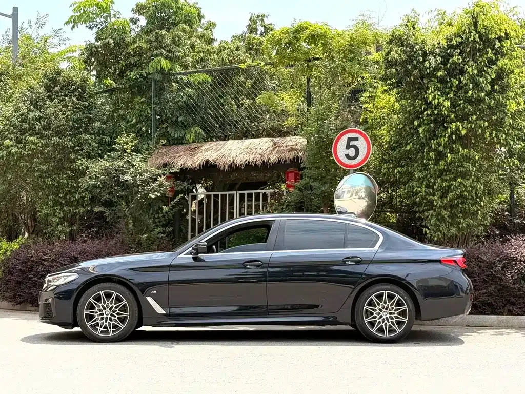 BMW 5 Series — фото 9