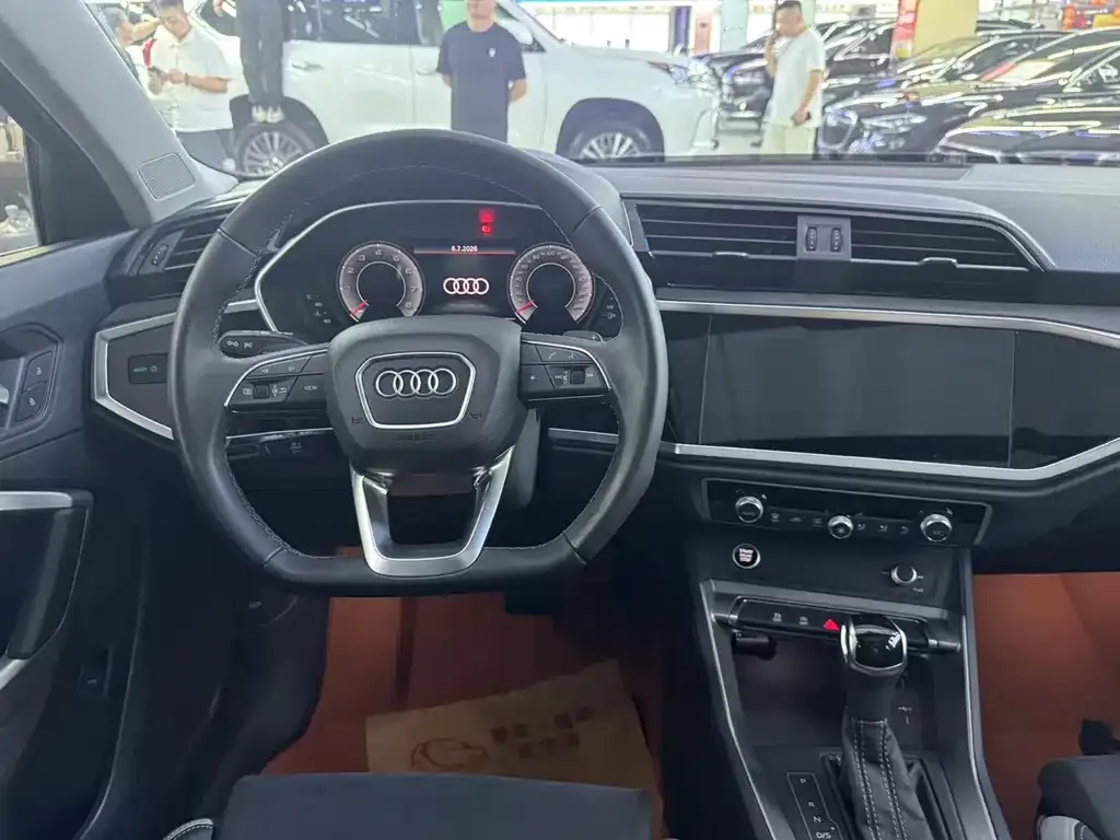Audi Q3 — фото 4