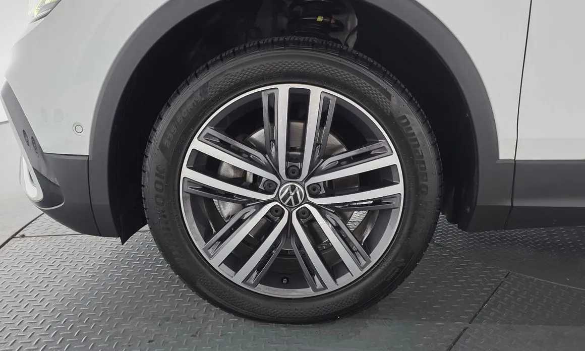 Volkswagen Tiguan — фото 8