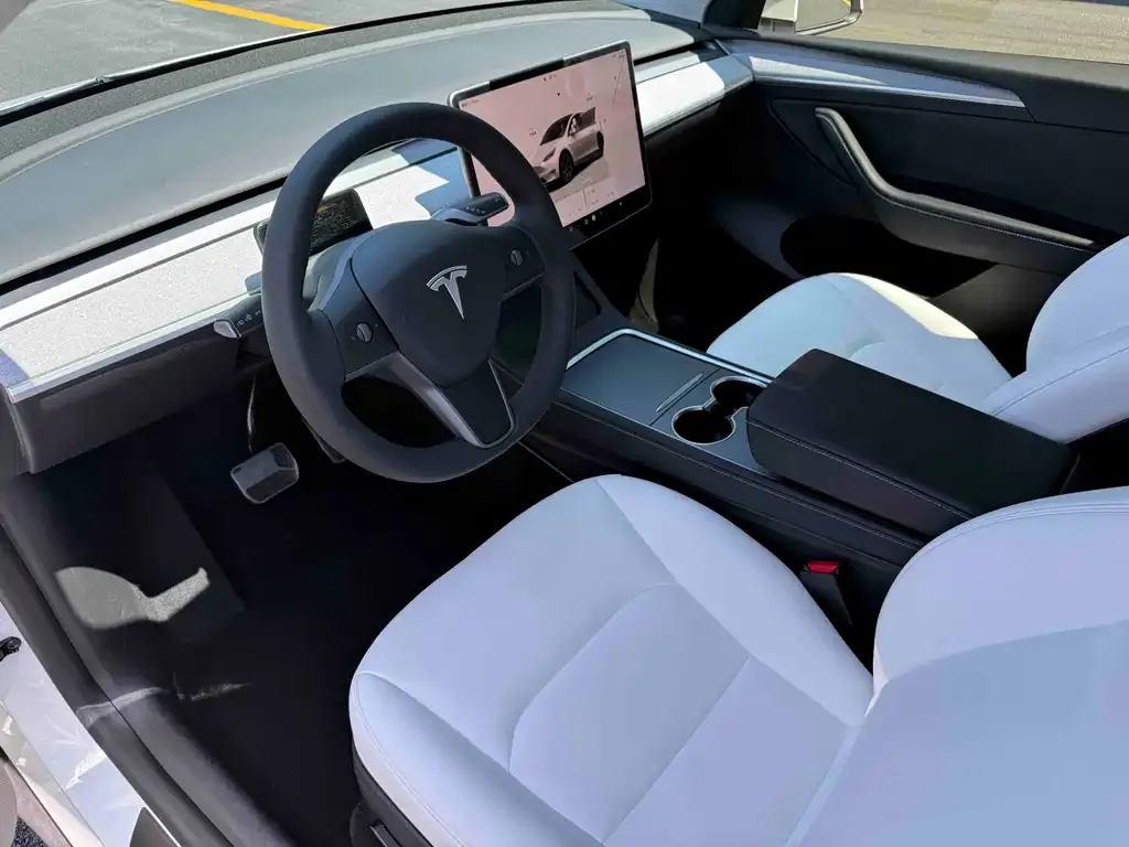 Tesla Model Y — фото 3