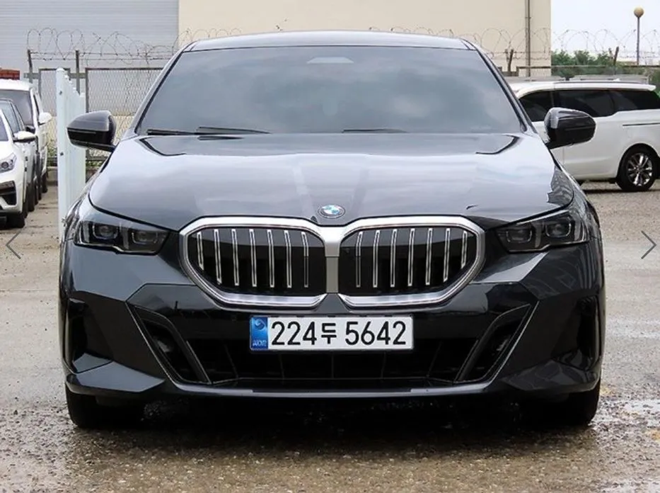BMW 5-Series — фото 1