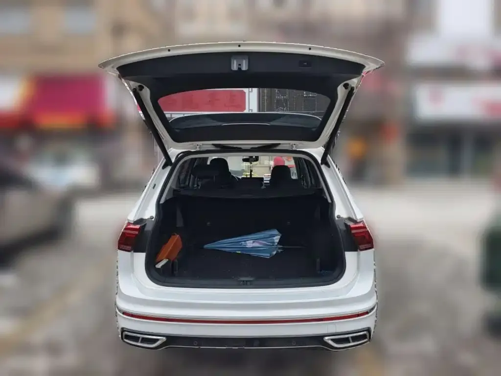 Volkswagen Tiguan L — фото 3