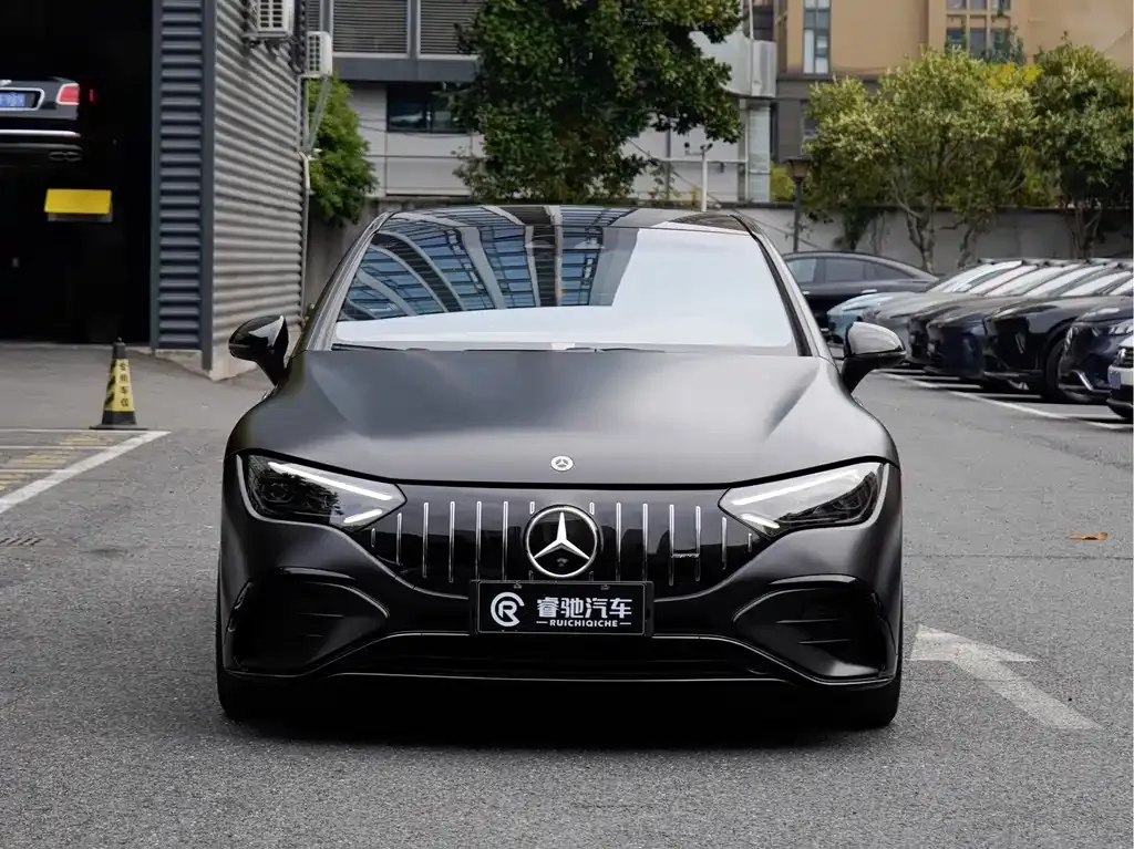 Mercedes-Benz EQE AMG — фото 6