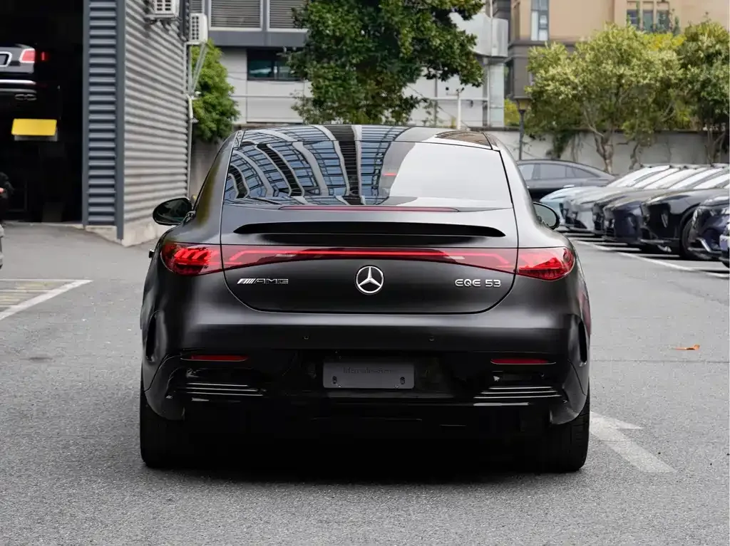 Mercedes-Benz EQE AMG — фото 3