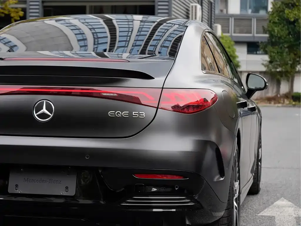Mercedes-Benz EQE AMG — фото 4