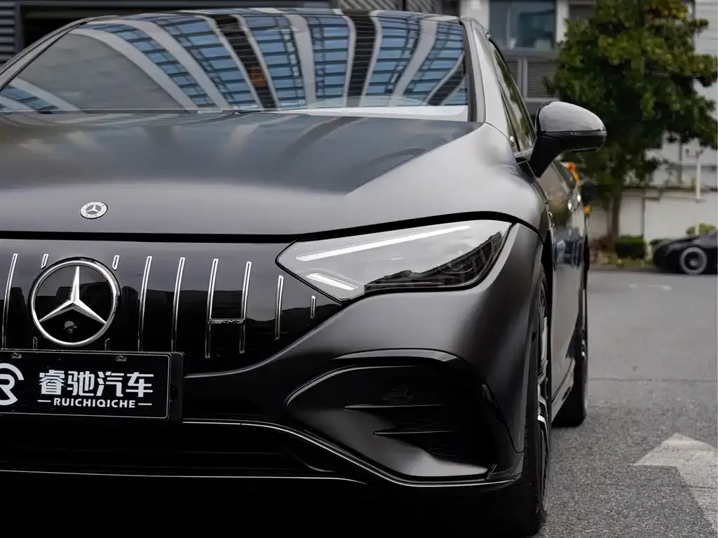 Mercedes-Benz EQE AMG — фото 10