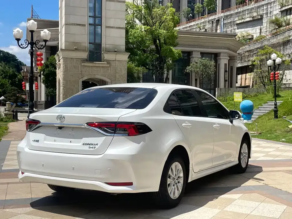 Toyota Corolla — фото 6