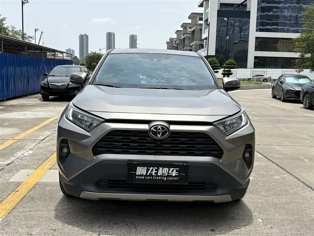 Toyota RAV4 — фото 4