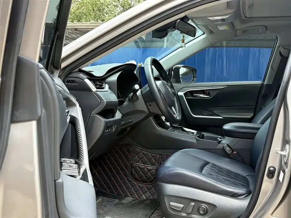 Toyota RAV4 — фото 3