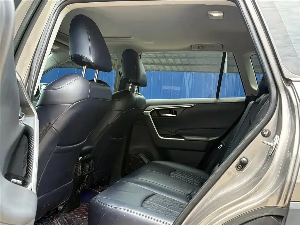 Toyota RAV4 — фото 2