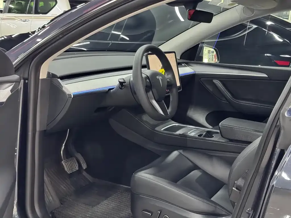 Tesla Model Y — фото 6