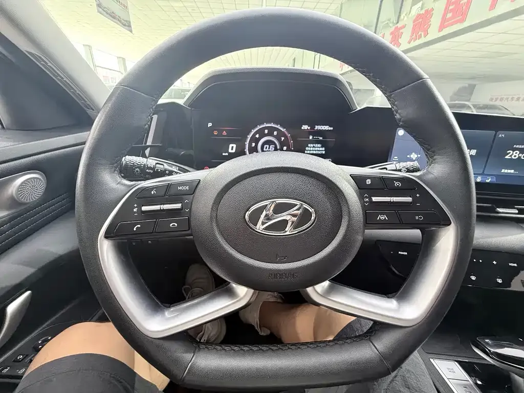 Hyundai Elantra — фото 10