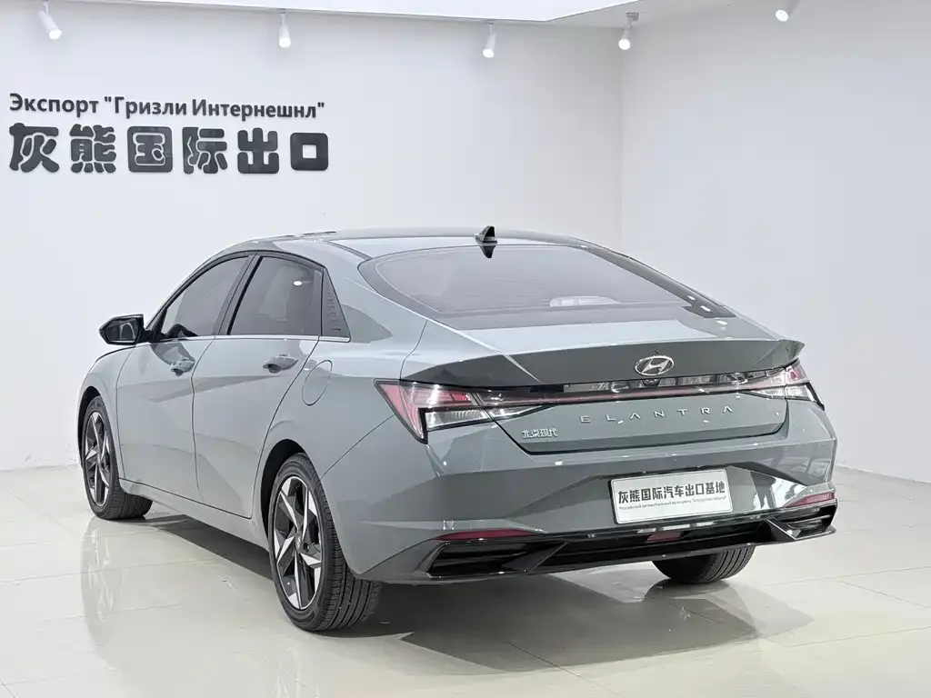 Hyundai Elantra — фото 2